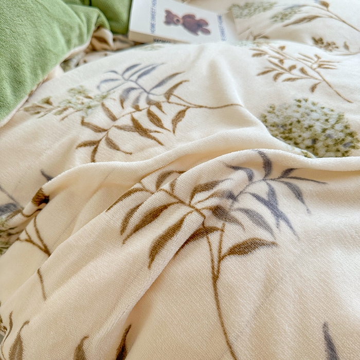 91家纺网 家纺一手货源 找家纺 卡普二店 2024新款牛奶绒印花四件套 秋日细雨