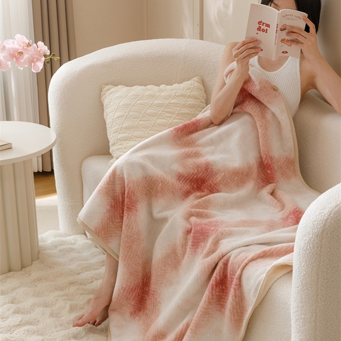 91家纺网 家纺一手货源 找家纺 金奇达家纺 2024新款【多莉羊绒】多功能毛毯披肩毯毯子 普达拉粉