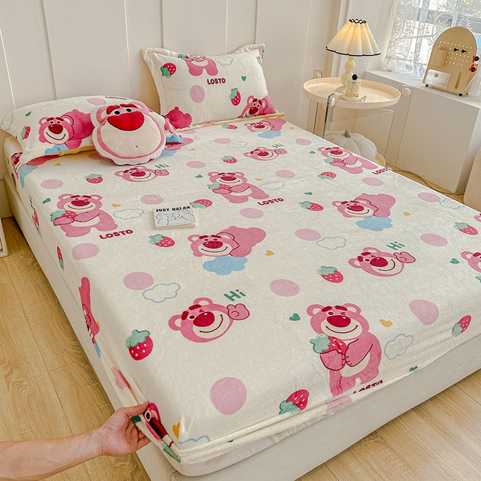 91家纺网 家纺一手货源 找家纺 卡普二店 2024新款牛奶绒印花单床笠 萌趣熊宝