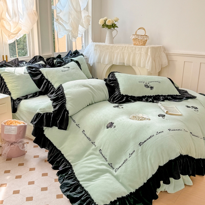 91家纺网 家纺一手货源 找家纺 凯美家居 2024新款法式牛奶绒刺绣四件套-欧雅 场景二 欧雅-浅绿