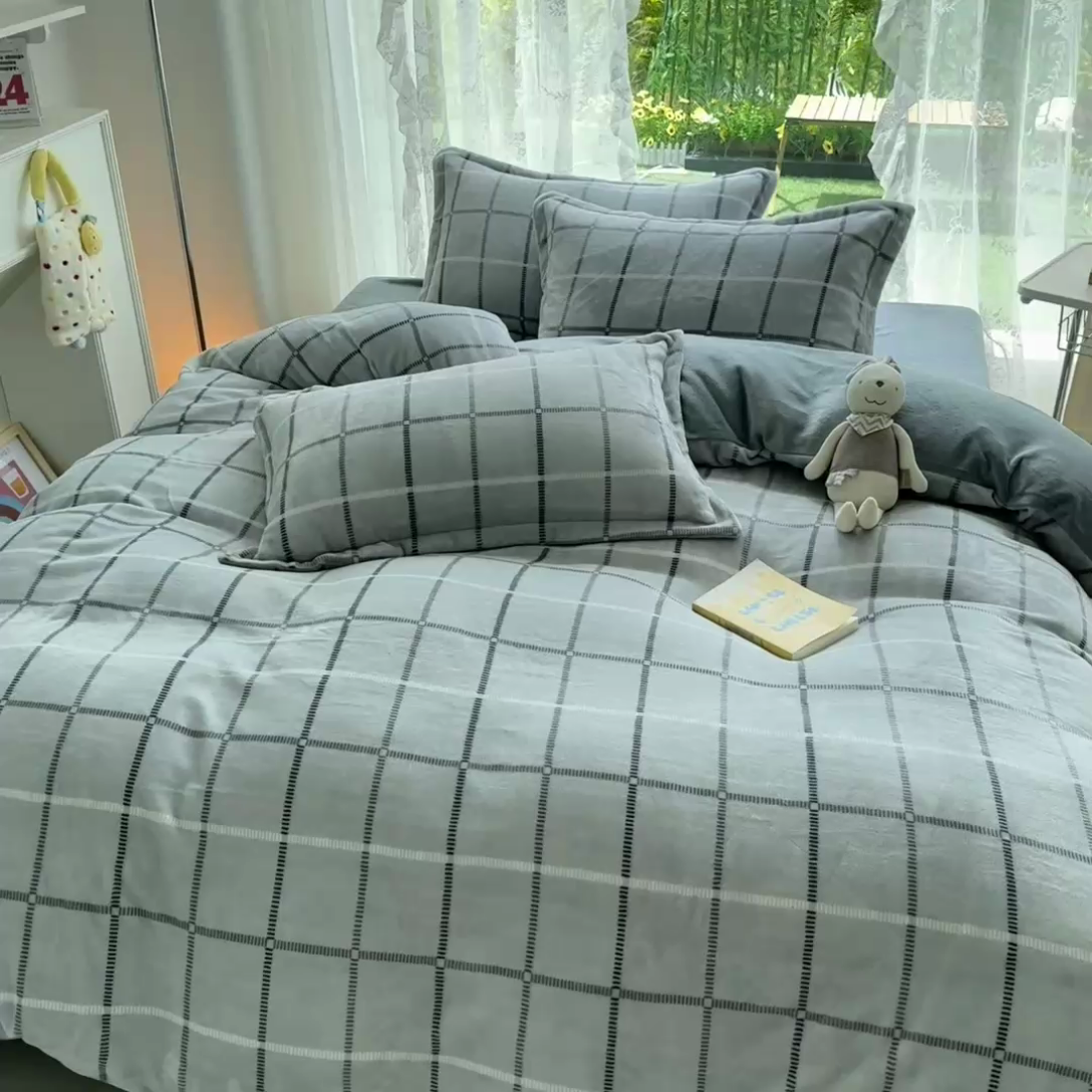 91家纺网 家纺一手货源 找家纺 丫丫家纺 2024新款加厚保暖牛奶绒印花四件套 光辉岁月