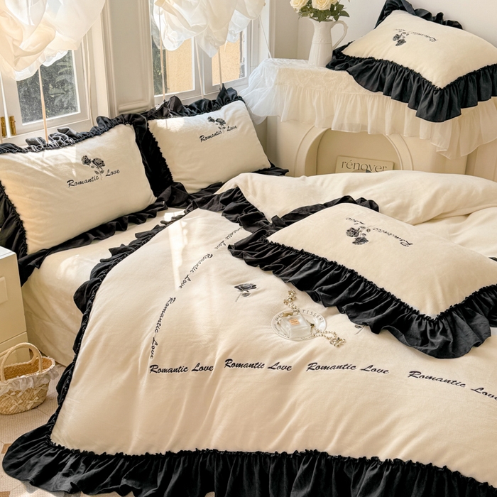 91家纺网 家纺一手货源 找家纺 （总）凯美家居 2024新款法式牛奶绒刺绣四件套-欧雅 场景二