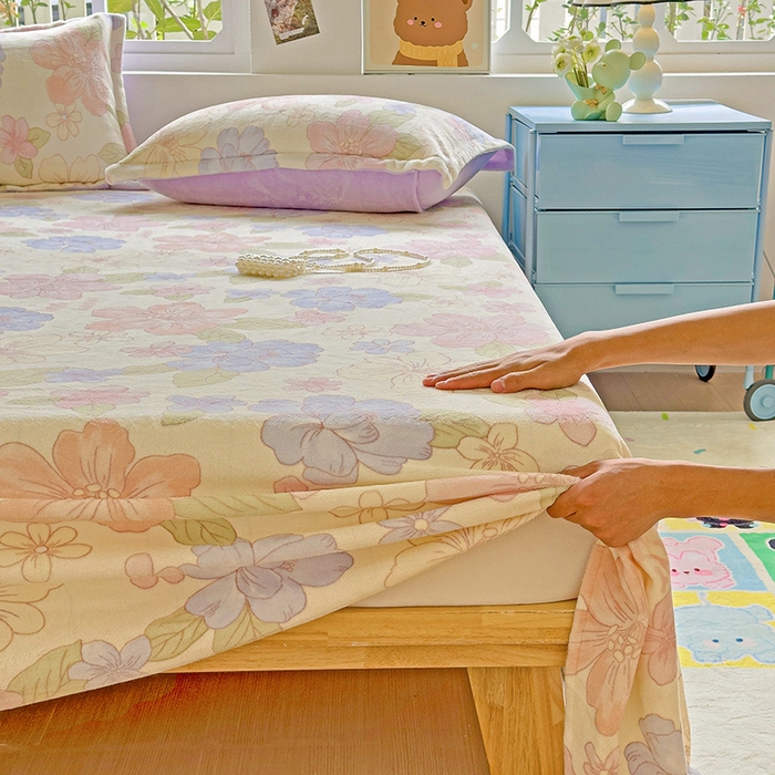 91家纺网 家纺一手货源 找家纺 卡普二店 2024新款牛奶绒印花单床单 花开物语