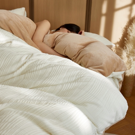 91家纺网 家纺一手货源 找家纺 （总）2024新款全消光牛奶绒立体提花曲纹四件套