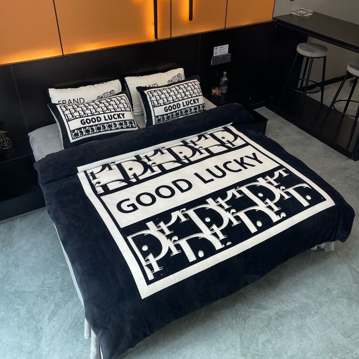 91家纺网 家纺一手货源 找家纺 花沐家居 2024牛奶绒印花四件套黑白迪