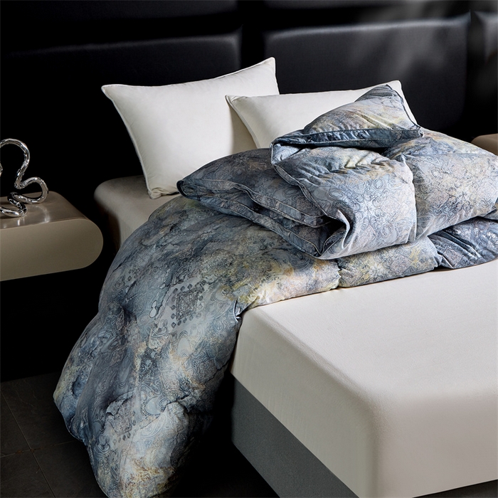 91家纺网 家纺一手货源 找家纺 静若居羽绒被壳 2024羽绒被壳印花糯棉静音软糯面料羽绒被壳厂家直销 墨影