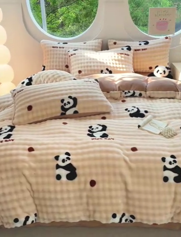 91家纺网 家纺一手货源 找家纺 金梦拉家纺 2024直播爆款牛奶绒泡泡绒印花四件套 泡泡绒印花-熊猫咖
