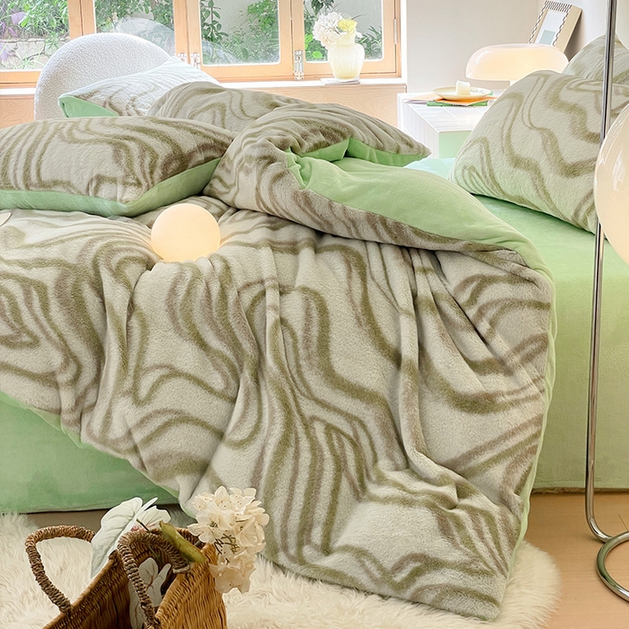 91家纺网 家纺一手货源 找家纺 安哆啦家纺 2024新款ins风高克重兔毛绒四件套 绿意