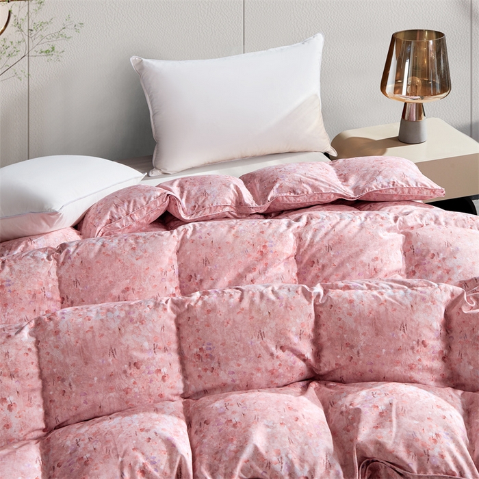 91家纺网 家纺一手货源 找家纺 静若居羽绒被壳 2024羽绒被壳印花糯棉静音软糯面料羽绒被壳厂家直销 小碎花嫩粉色