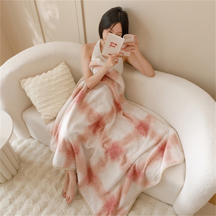 91家纺网 家纺一手货源 找家纺 金奇达家纺 2024新款【多莉羊绒】多功能毛毯披肩毯毯子 普达拉粉