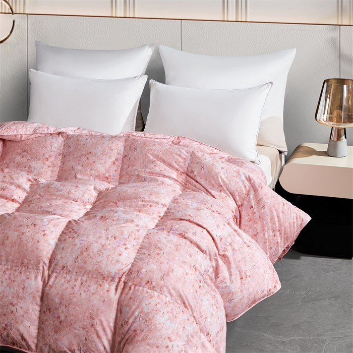 91家纺网 家纺一手货源 找家纺 静若居羽绒被壳 2024羽绒被壳印花糯棉静音软糯面料羽绒被壳厂家直销 小碎花嫩粉色