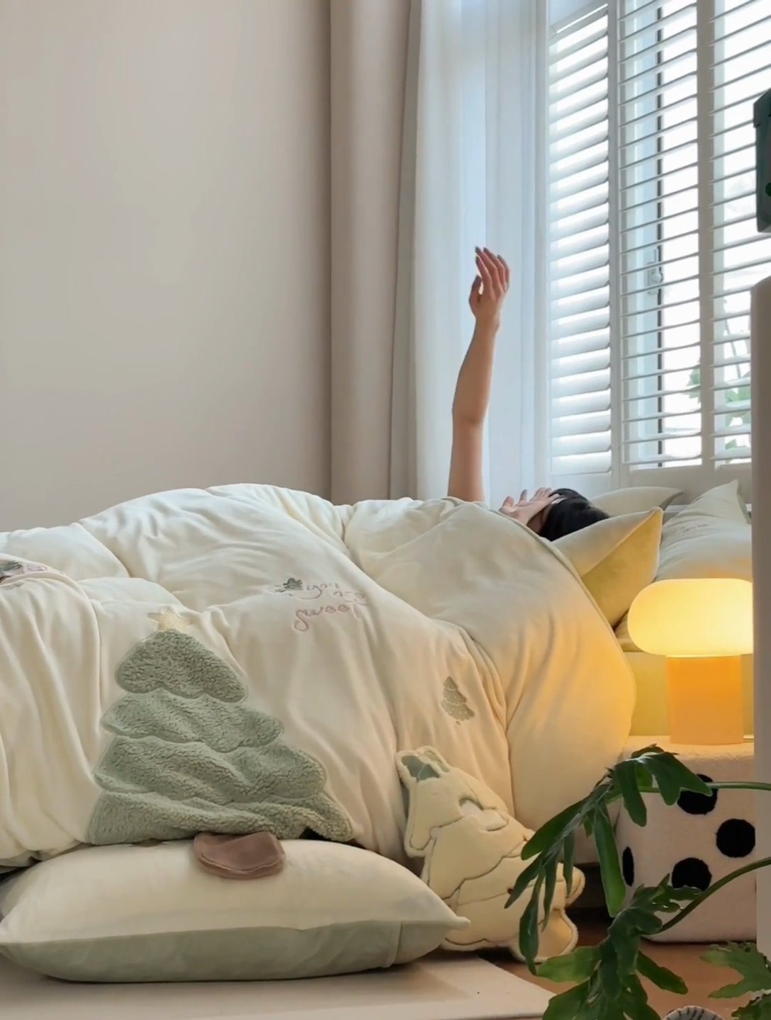 91家纺网 家纺一手货源 找家纺 2024新款牛奶绒立体贴布绣四件套 绒绒圣诞树