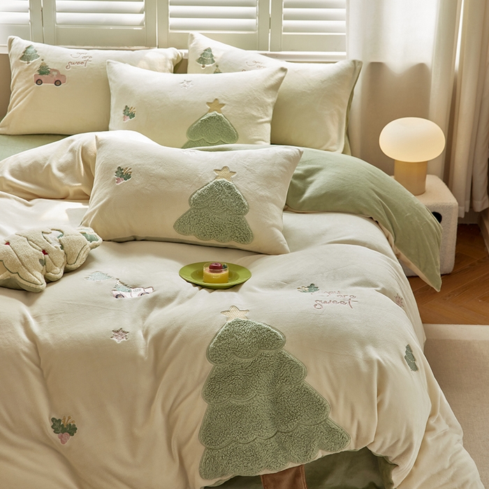 91家纺网 家纺一手货源 找家纺 2024新款牛奶绒立体贴布绣四件套 绒绒圣诞树