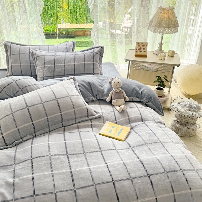 91家纺网 家纺一手货源 找家纺 丫丫家纺 2024新款加厚保暖牛奶绒印花四件套 光辉岁月