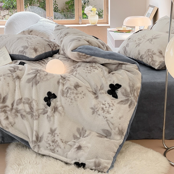 91家纺网 家纺一手货源 找家纺 安哆啦家纺 2024新款ins风高克重兔毛绒四件套 有蝶