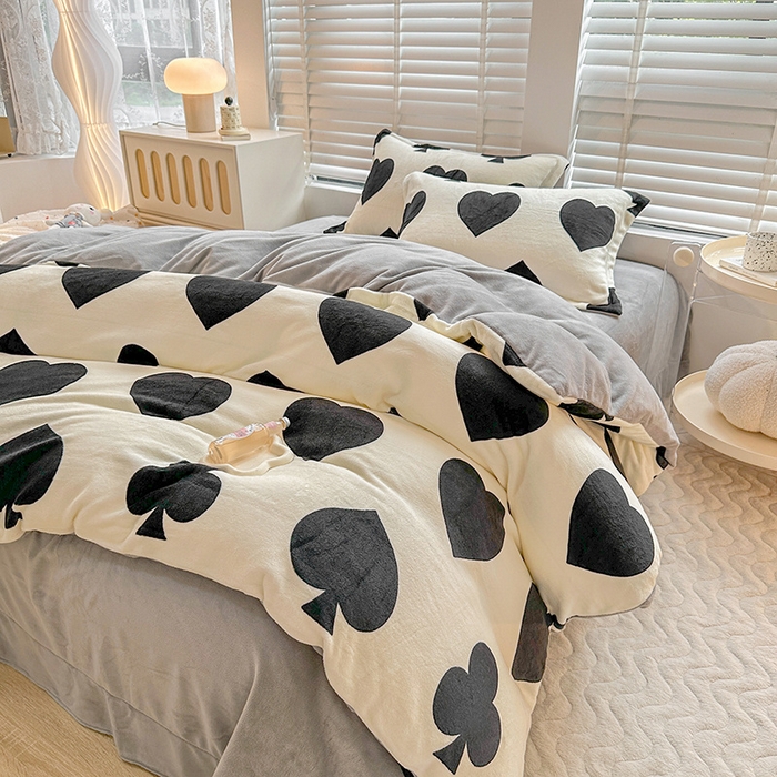 91家纺网 家纺一手货源 找家纺 卡普二店 2024新款牛奶绒印花四件套 慕斯