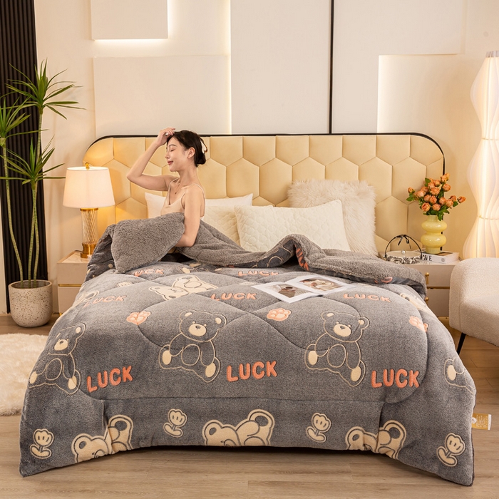 91家纺网 家纺一手货源 找家纺 2025新款直播雪花绒冬被法莱绒羊羔绒牛奶绒被子被芯 luck熊