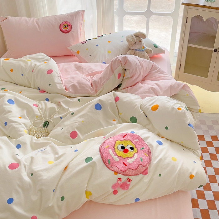 91家纺网 家纺一手货源 找家纺 一霖家纺 2024新款高克重云朵棉毛巾绣印＋绣小清新系列四件套 波点甜甜圈