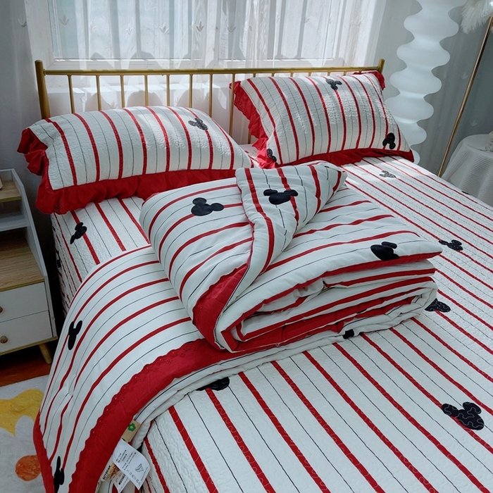 91家纺网 家纺一手货源 找家纺 暖居 2024新款春秋被床盖四件套高温砂洗棉花床盖三件套 酒红米奇
