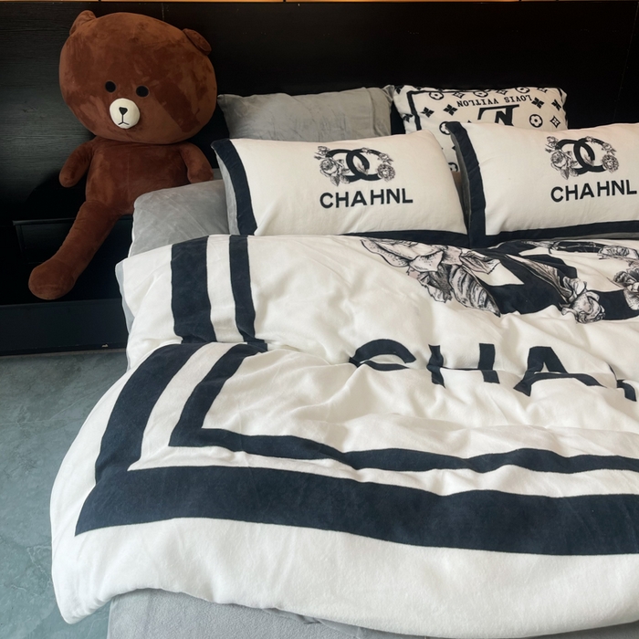 91家纺网 家纺一手货源 找家纺 花沐家居 2024牛奶绒印花四件套白香