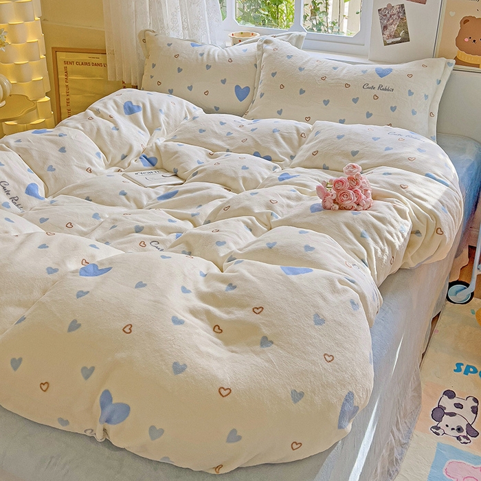 91家纺网 家纺一手货源 找家纺 卡普二店 2024新款牛奶绒印花单被套 满心欢喜