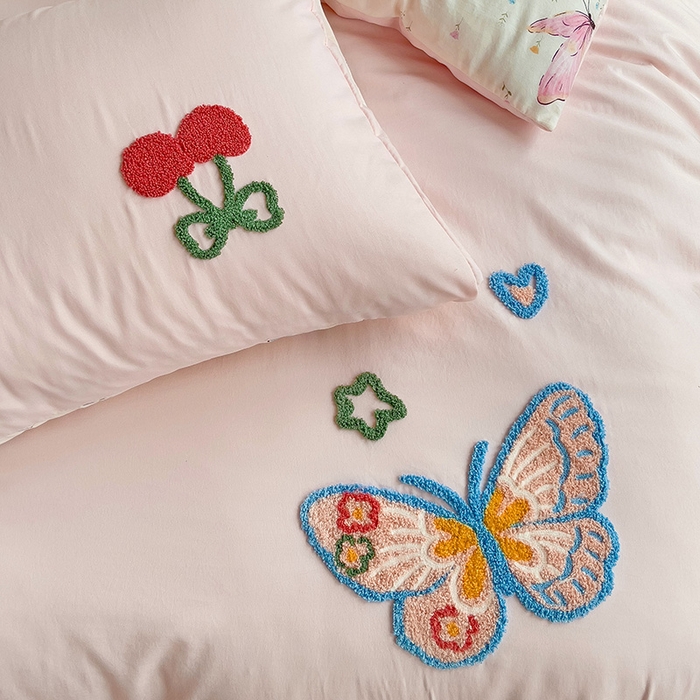 91家纺网 家纺一手货源 找家纺 一霖家纺 2024新款高克重云朵棉毛巾绣印＋绣小清新系列四件套 蝶恋