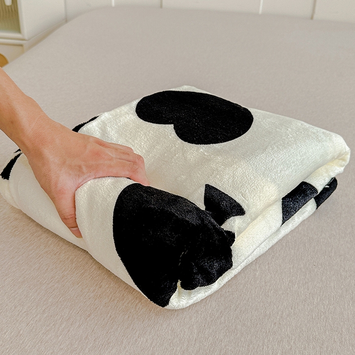 91家纺网 家纺一手货源 找家纺 卡普二店 2024新款牛奶绒印花单床单 慕斯