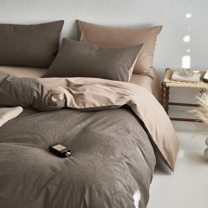 91家纺网 家纺一手货源 找家纺 2024新款全棉色织提花磨毛欧佩斯四件套-场景一 欧佩斯-香槟