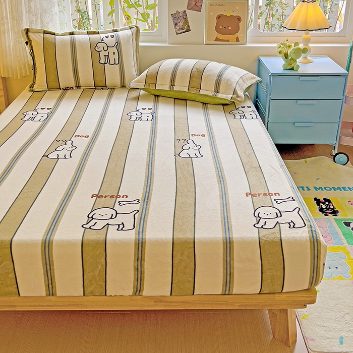 91家纺网 家纺一手货源 找家纺 卡普二店 2024新款牛奶绒印花单床笠 呆萌狗狗