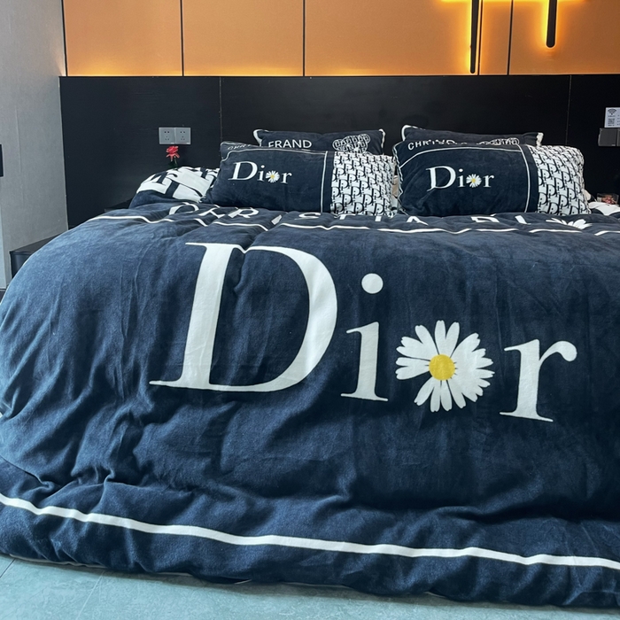 91家纺网 家纺一手货源 找家纺 花沐家居 2024牛奶绒印花四件套黑迪