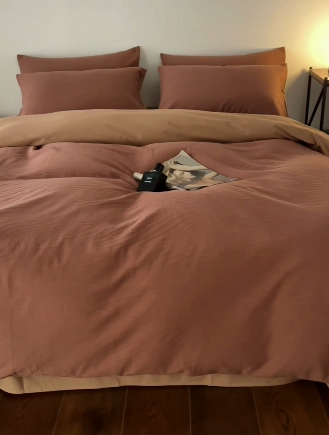 91家纺网 家纺一手货源 找家纺 2024新款全棉色织提花磨毛欧佩斯四件套-场景二 欧佩斯-棕榈