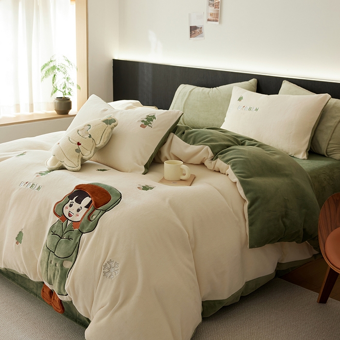 91家纺网 家纺一手货源 找家纺 2024新款牛奶绒立体贴布绣四件套 大衣小土豆