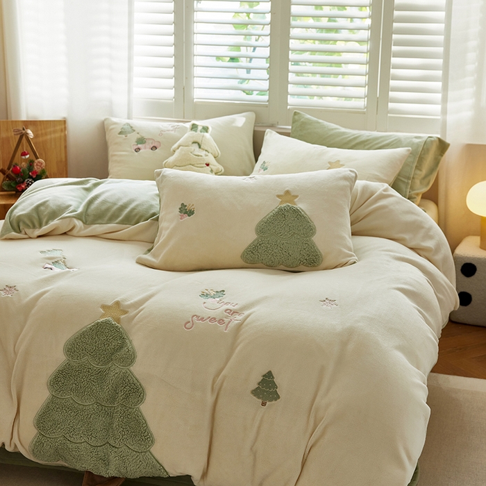 91家纺网 家纺一手货源 找家纺 2024新款牛奶绒立体贴布绣四件套 绒绒圣诞树