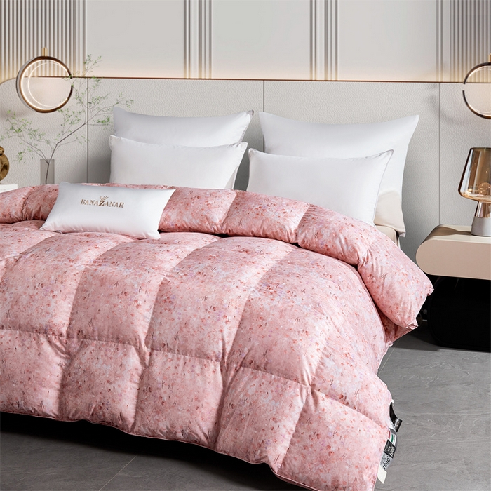 91家纺网 家纺一手货源 找家纺 静若居羽绒被壳 2024羽绒被壳印花糯棉静音软糯面料羽绒被壳厂家直销 小碎花嫩粉色