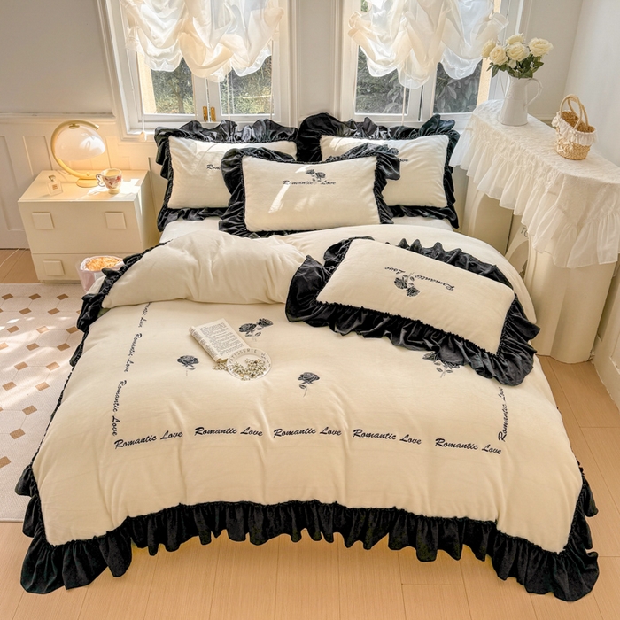 91家纺网 家纺一手货源 找家纺 （总）凯美家居 2024新款法式牛奶绒刺绣四件套-欧雅 场景二