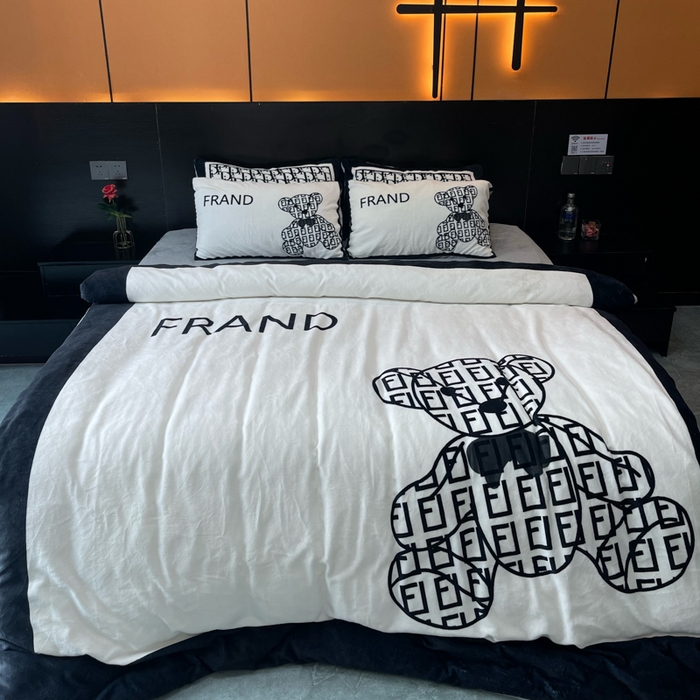 91家纺网 家纺一手货源 找家纺 花沐家居 2024牛奶绒印花四件套小白熊