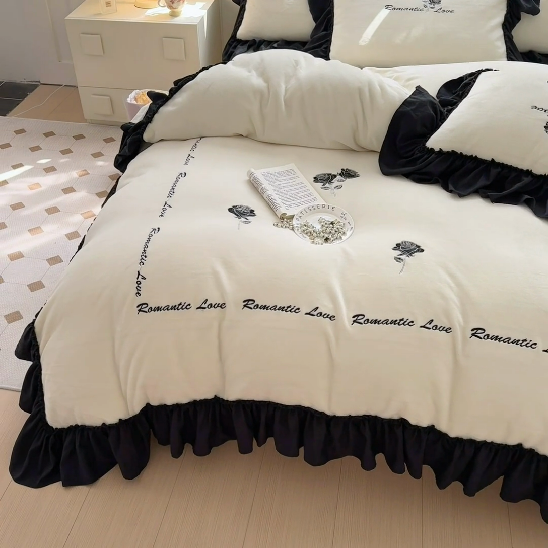 91家纺网 家纺一手货源 找家纺 （总）凯美家居 2024新款法式牛奶绒刺绣四件套-欧雅 场景二