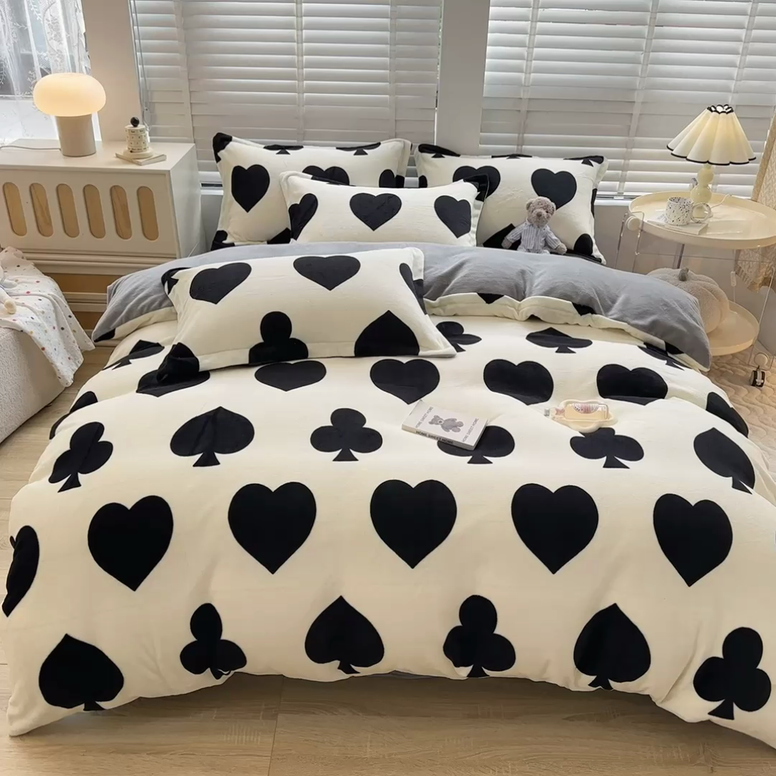 91家纺网 家纺一手货源 找家纺 卡普二店 2024新款牛奶绒印花四件套 慕斯