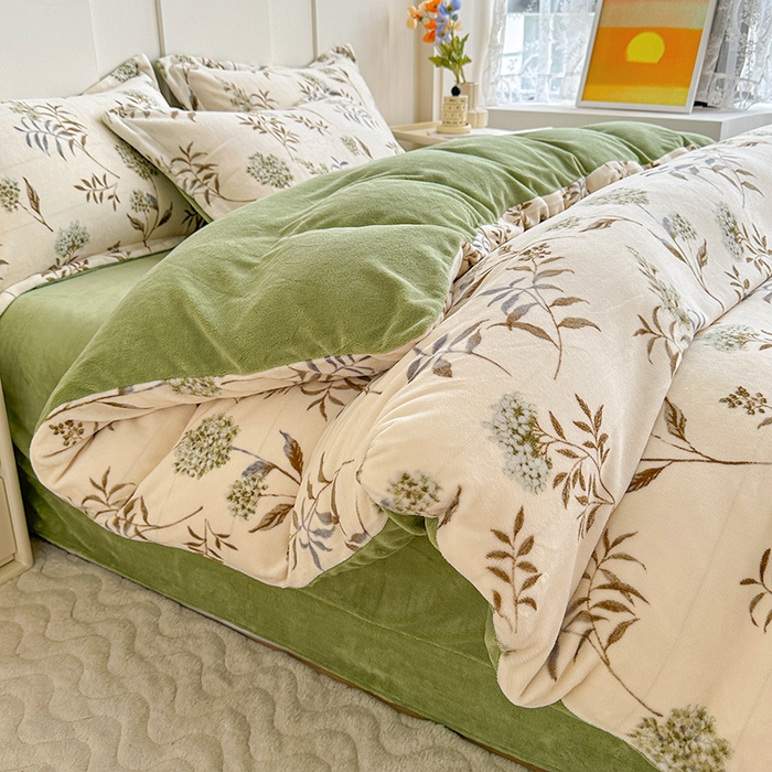 91家纺网 家纺一手货源 找家纺 卡普二店 2024新款牛奶绒印花四件套 秋日细雨