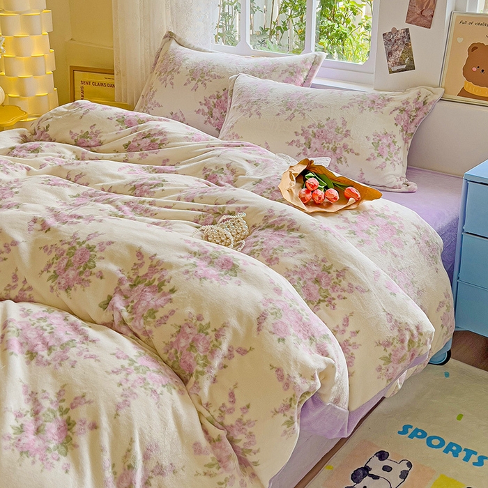 91家纺网 家纺一手货源 找家纺 卡普二店 2024新款牛奶绒印花四件套 欧风花影