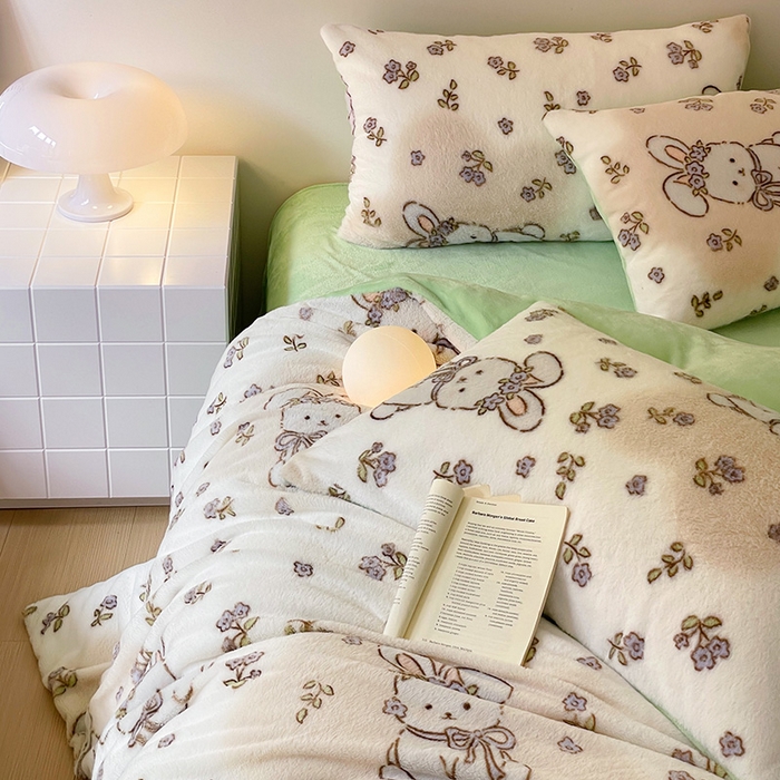 91家纺网 家纺一手货源 找家纺 安哆啦家纺 2024新款ins风高克重兔毛绒四件套 花丛兔