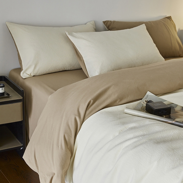 91家纺网 家纺一手货源 找家纺 2024新款全棉色织提花磨毛欧佩斯四件套-场景二 欧佩斯-奶杏