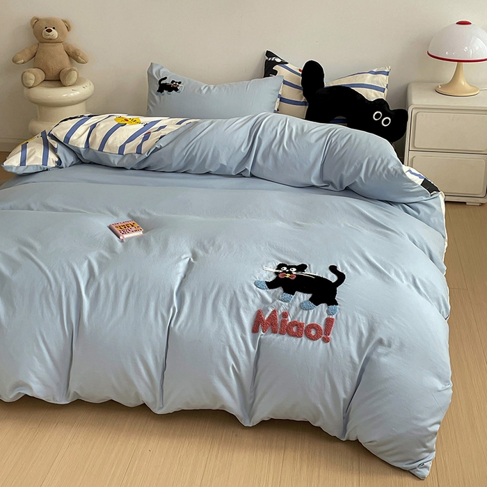 91家纺网 家纺一手货源 找家纺 一霖家纺 2024新款高克重云朵棉毛巾绣印＋绣小清新系列四件套 哈基米