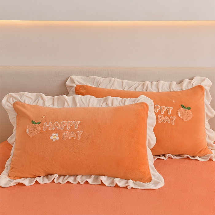 91家纺网 家纺一手货源 找家纺 一左一右 2024秋冬新款全消光高克重保暖加厚卡通花边毛巾绣花牛奶绒四件套（提供买家秀） 可爱兔兔-雅橘