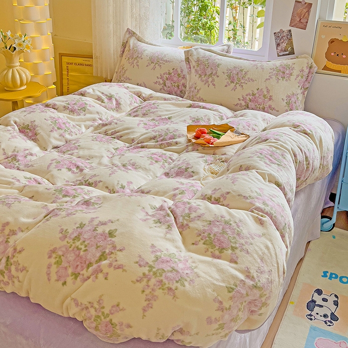 91家纺网 家纺一手货源 找家纺 卡普二店 2024新款牛奶绒印花四件套 欧风花影