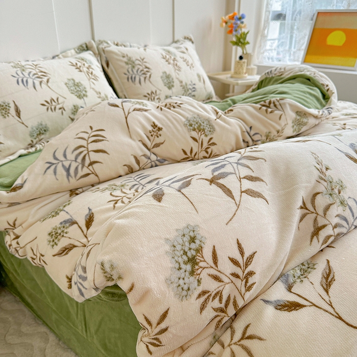 91家纺网 家纺一手货源 找家纺 卡普二店 2024新款牛奶绒印花四件套 秋日细雨