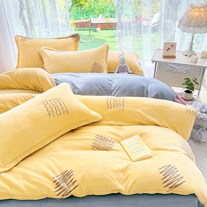 91家纺网 家纺一手货源 找家纺 丫丫家纺 2024新款加厚保暖牛奶绒印花四件套 金色年华