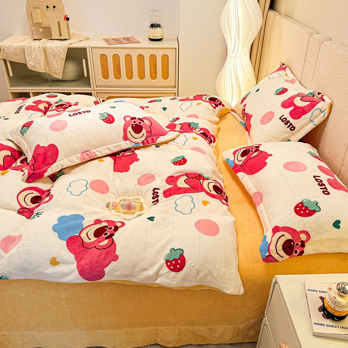 91家纺网 家纺一手货源 找家纺 卡普二店 2024新款牛奶绒印花四件套 萌趣熊宝