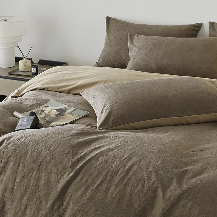 91家纺网 家纺一手货源 找家纺 2024新款全棉色织提花磨毛欧佩斯四件套-场景二 欧佩斯-香槟