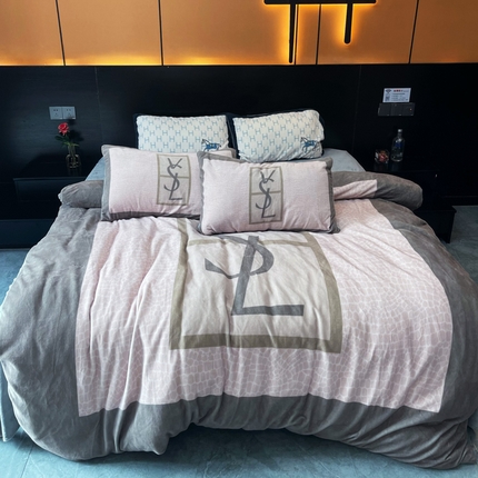 花沐家居 2024牛奶绒印花四件套豹纹香水